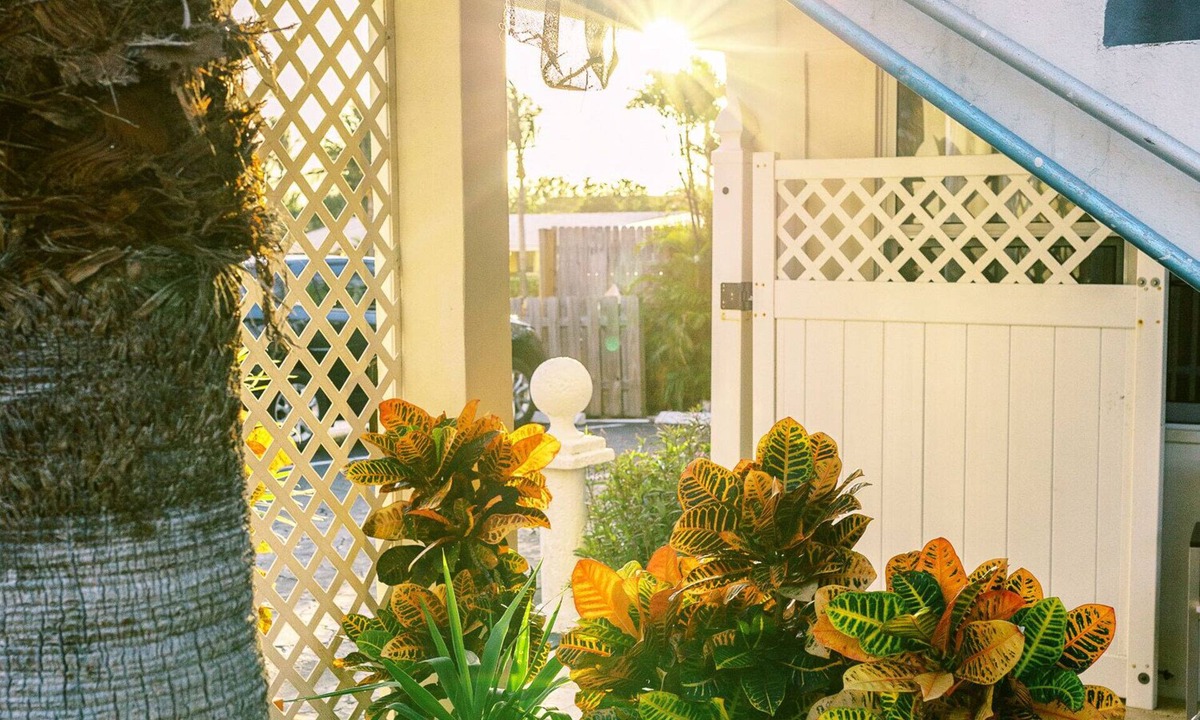 Deerfield Beach Hotel | Beachside Gardens Apartments by Lowkl