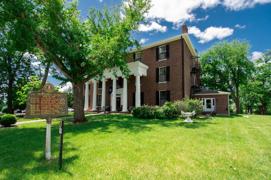 Harrodsburg Hotel | Beaumont Inn