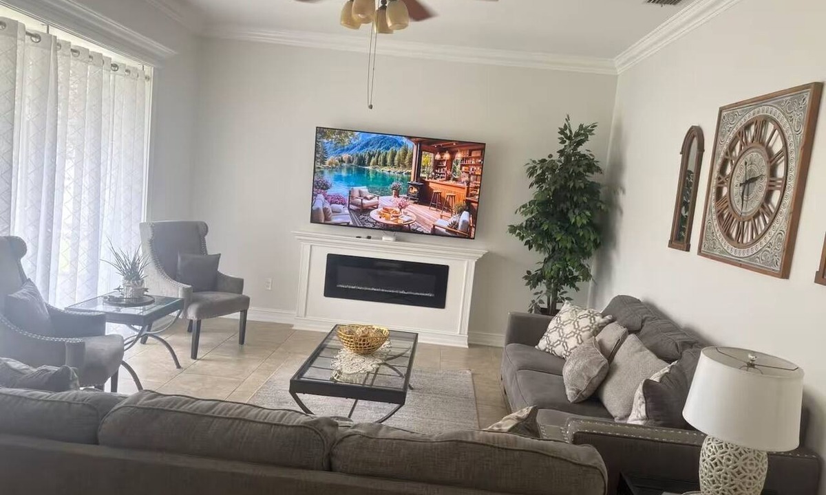 County Line Coalition House | Beautiful 3-bedroom House in New Tampa