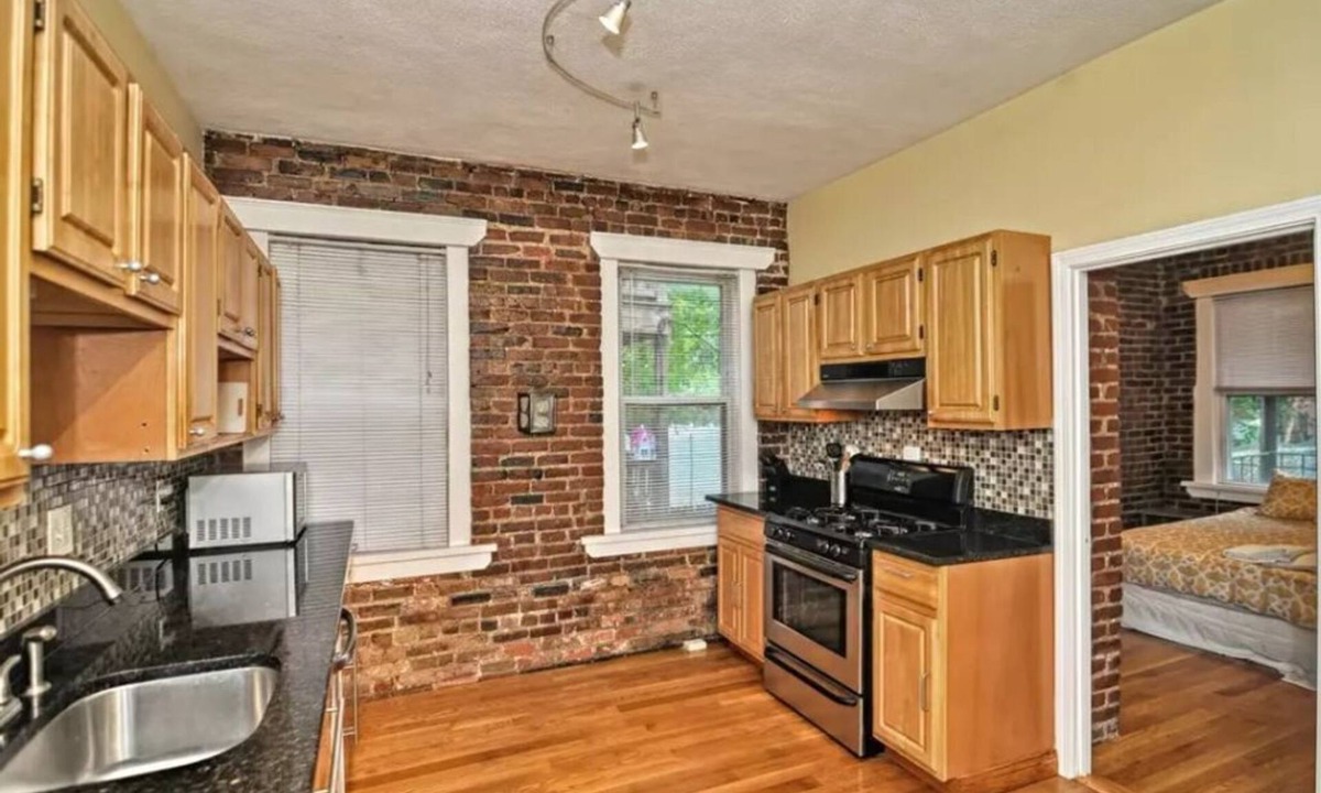 East Boston House | Beautiful 4BD/2BA Gem! Near airport, city, subway.