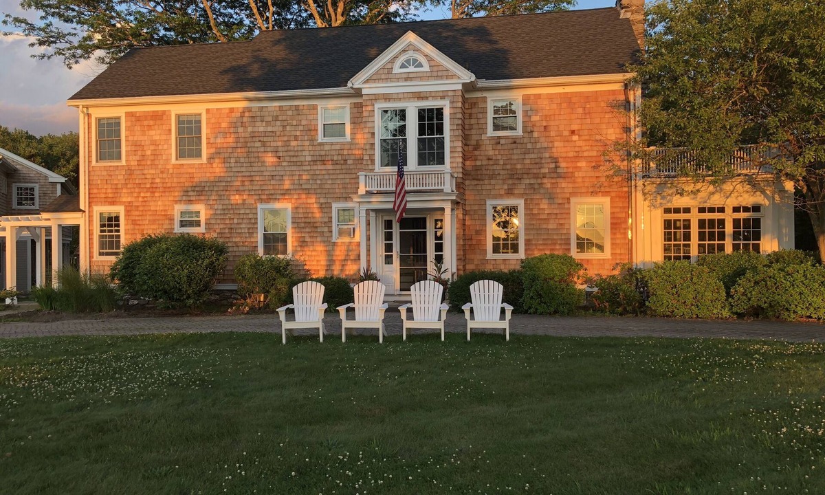 Jamestown House | Beautiful 5 bed home close to Newport, Golf, and Beaches