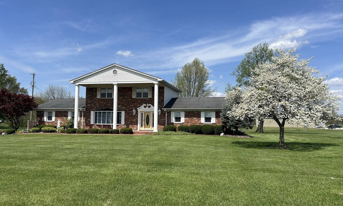 Oakbrook House | Beautiful country retreat in the heart of NKY! Minutes from downtown Cincinnati.