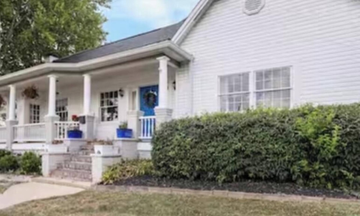 Clinton House | Beautiful Home in Historic Downtown Clinton