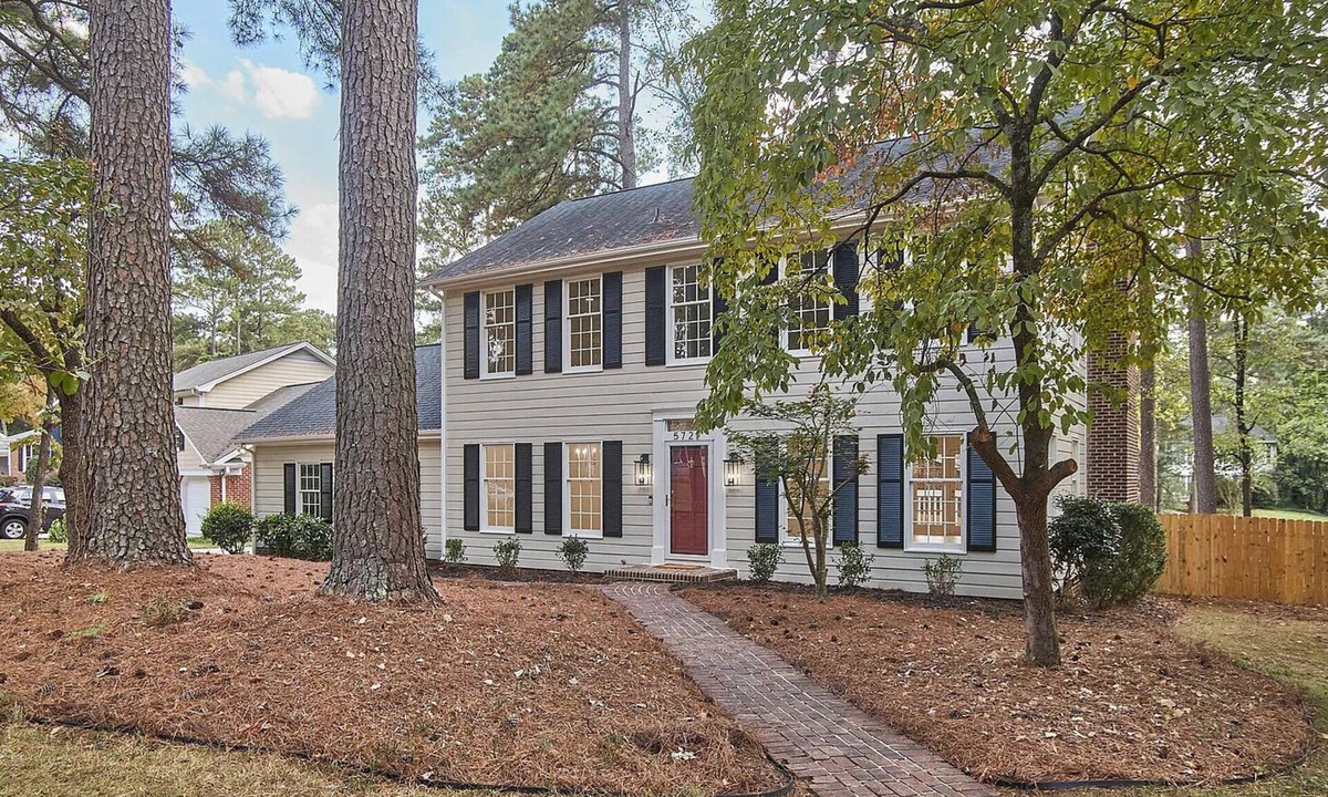 North Raleigh House | Beautiful house in perfect Raleigh neighborhood