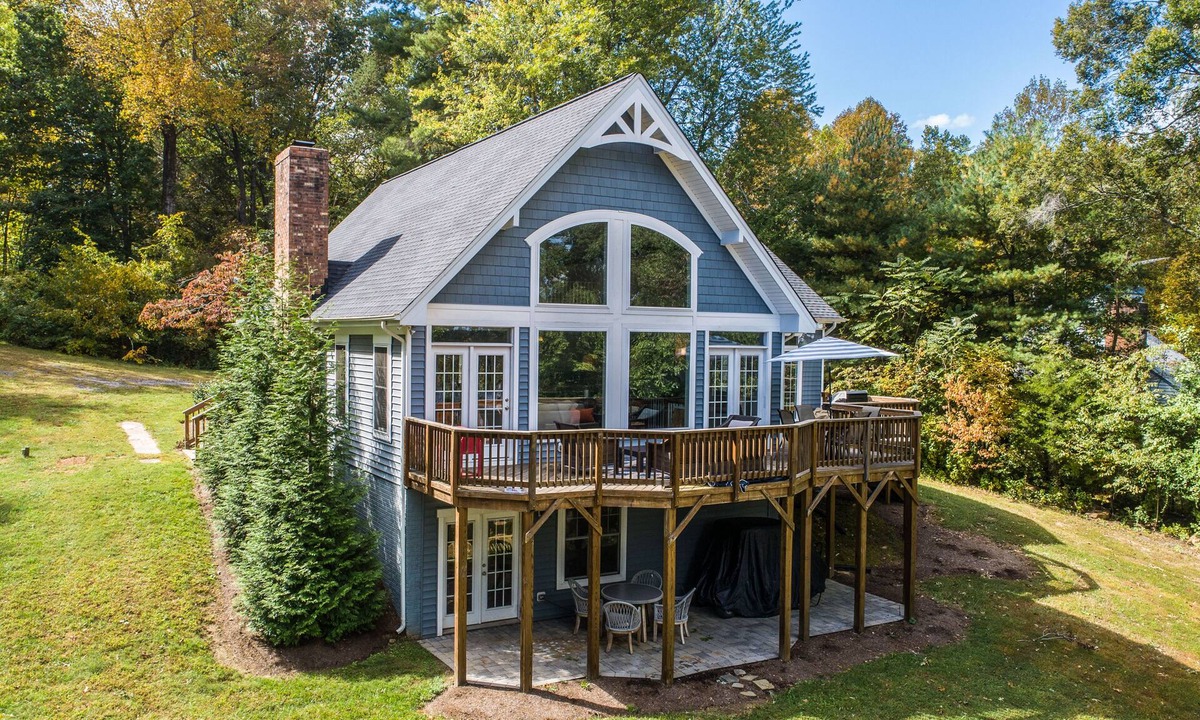 Morgan II House | Beautiful lakefront home with fireplace, deck, central AC, & washer/dryer