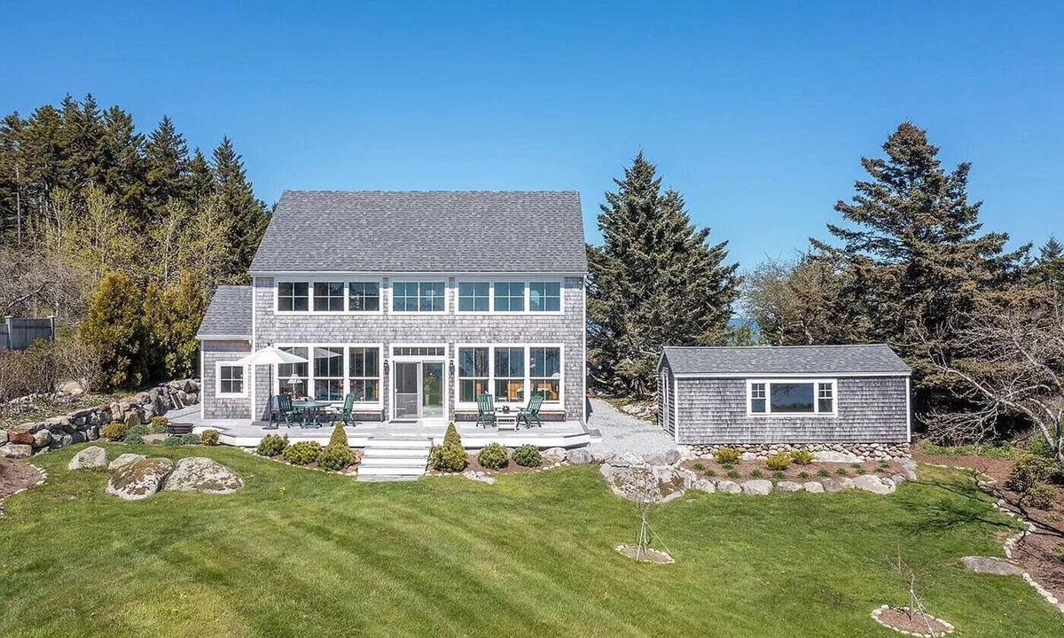 Spruce Head House | Beautiful Waterfront Home