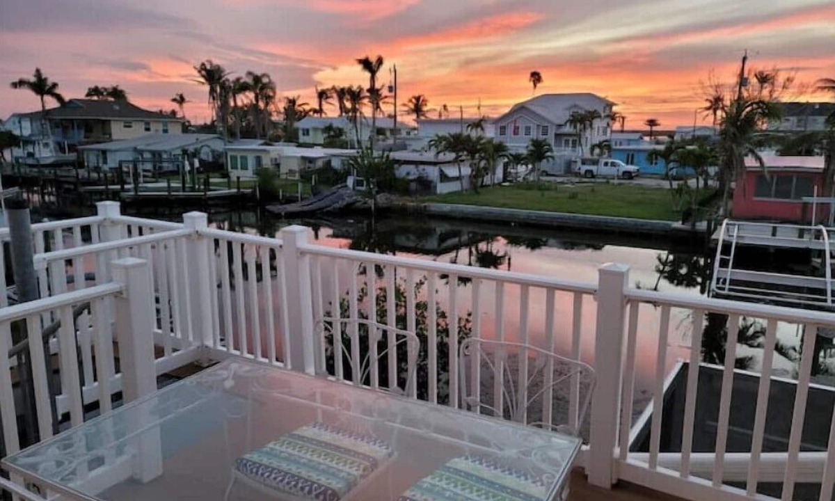 Matlacha House | Beautiful waterfront home with pool/spa, boat lift, kayaks and kayak launch!