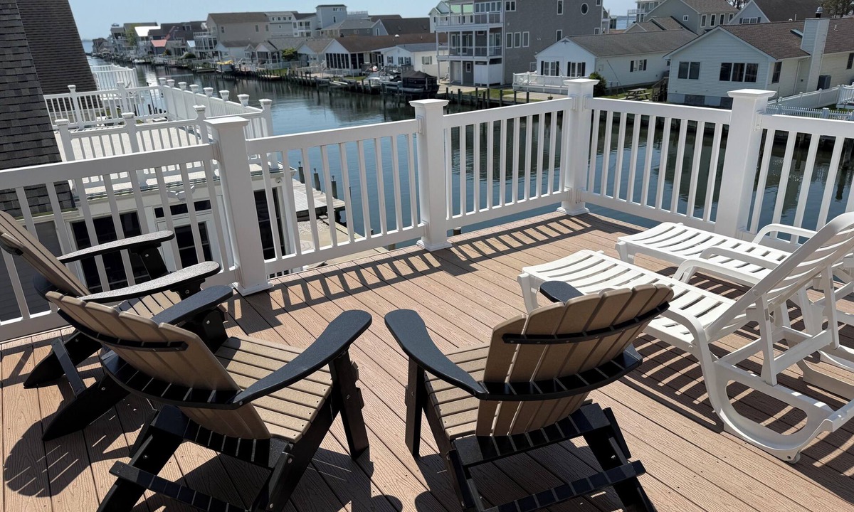 Selbyville House | Beautiful Waterfront 5 Bedroom 3.5 bath, 2 Master Suites, Boat Dock, Pool, Kayak