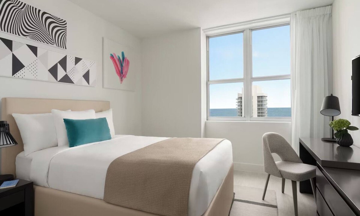 Hollywood South Central Beach Apartment | Best Place to Stay in Florida! 3 Comfortable Units, Kitchen, Pool