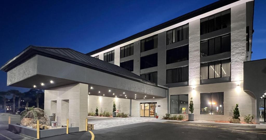 Lakeland Hotel | Best Western Premier Lakeland North