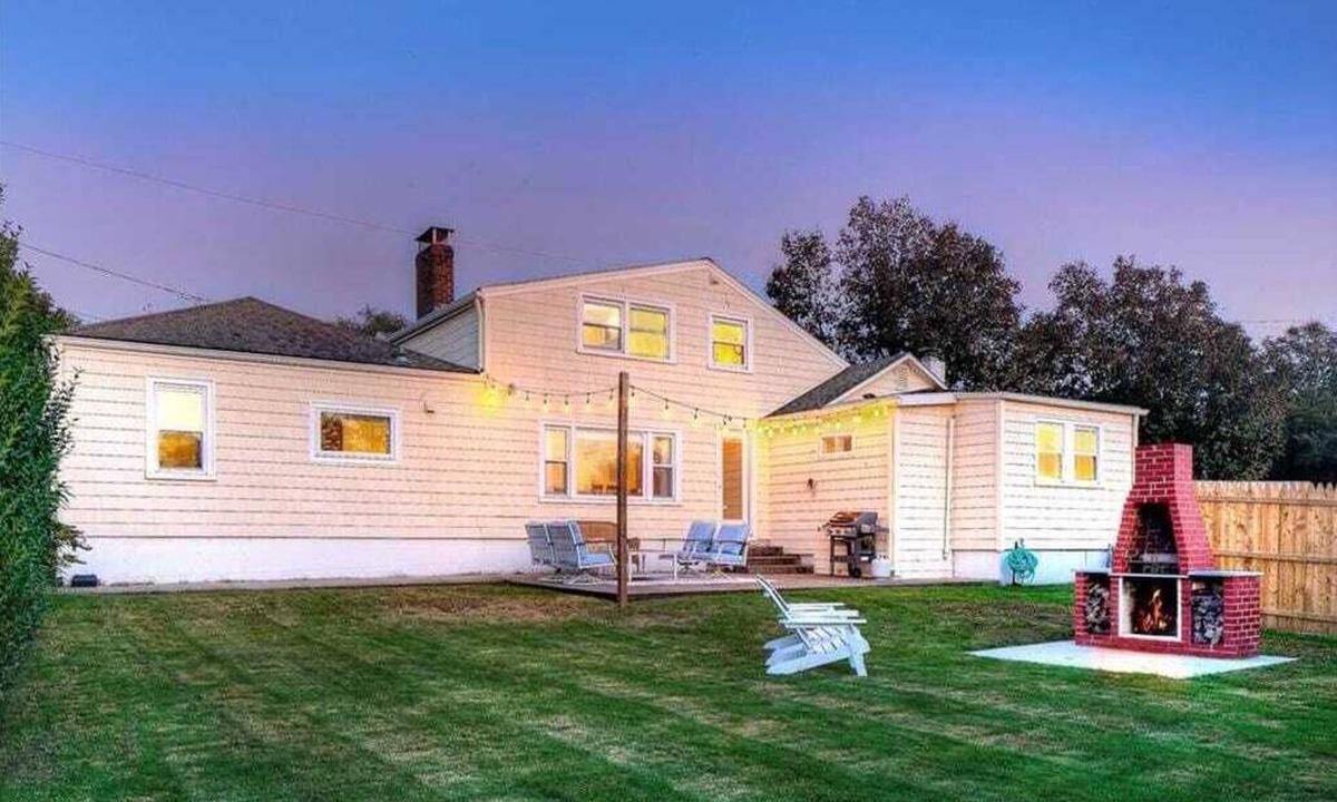 Easton's Point House | Between Beaches