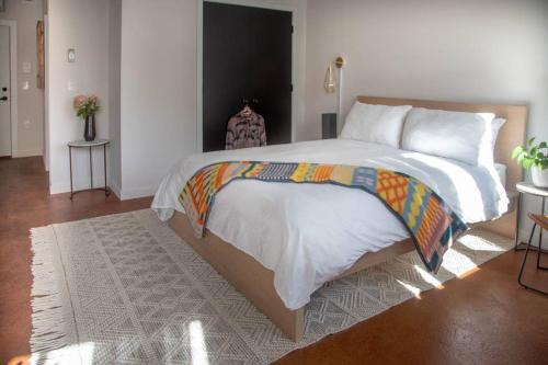 Center City Apartment | Billy Penn Studio at Kestrel Hotel