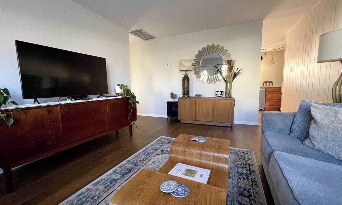 Brigantine House | Blue Betty- 3 BDRM Mid-Century Charmer Near Beach