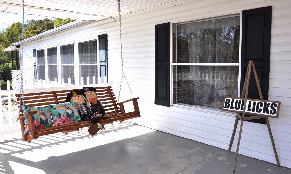 Carlisle House | BLUE LICKS BUNGALOW-Next to Blue Licks State Park
