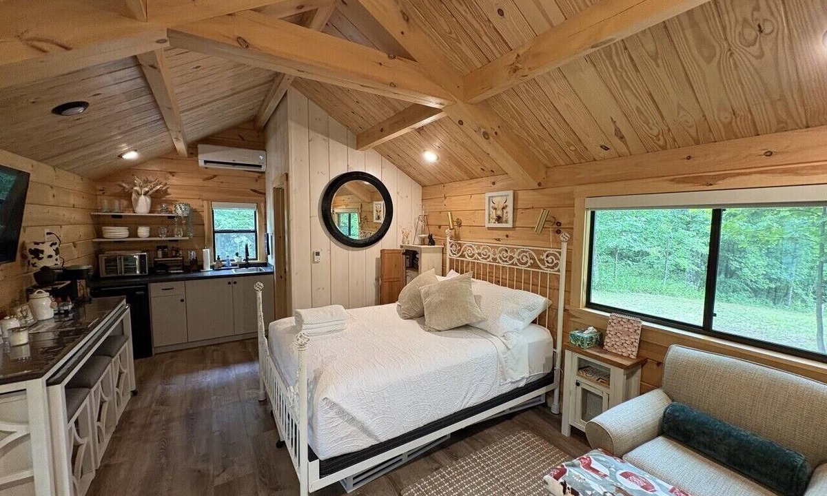 Vesta Cabin | Blue Ridge Cabin Near Parkway | Private, Peaceful & Pet Friendly