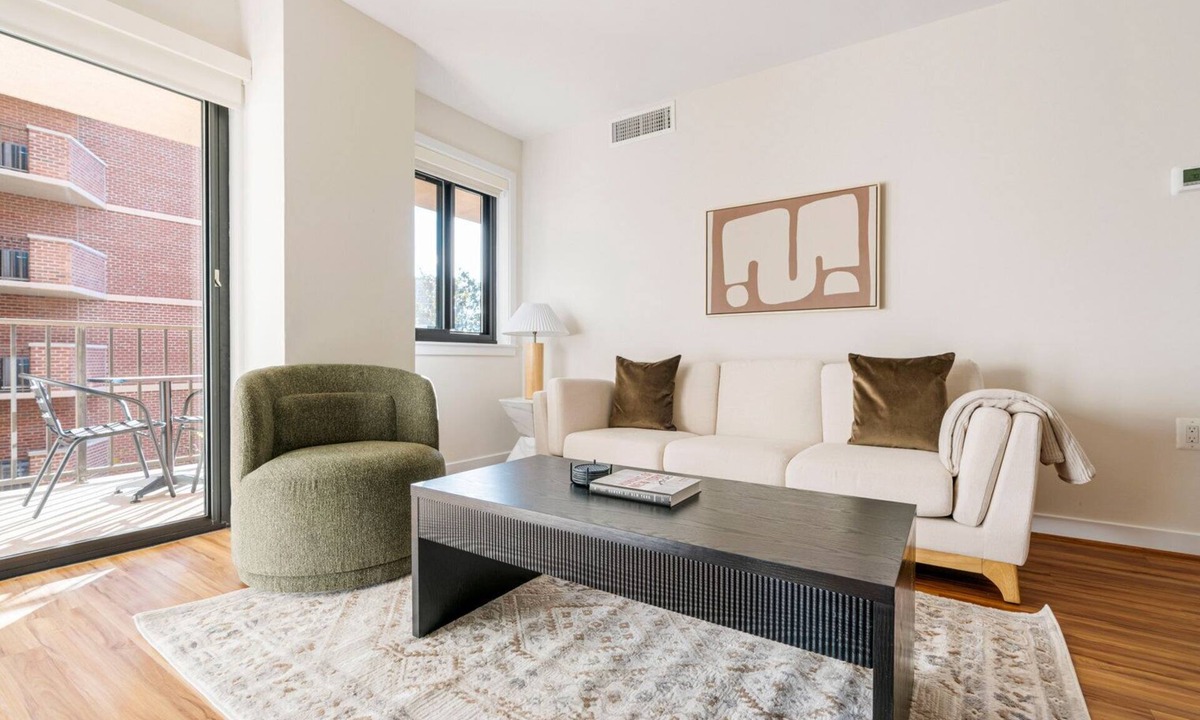 Court House Apartment | Blueground | Clarendon, balcony, nr Arlington Cemetery