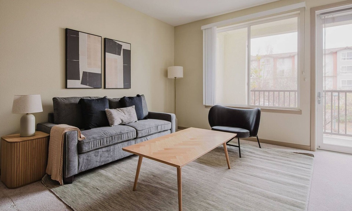 Dublin Apartment | Blueground | Dublin, pool & AC, nr museums