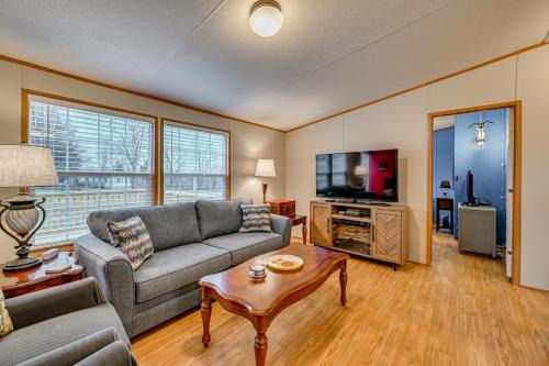 Bronston House | Boat, Fish, Hike & Explore: Cozy Home in Bronston