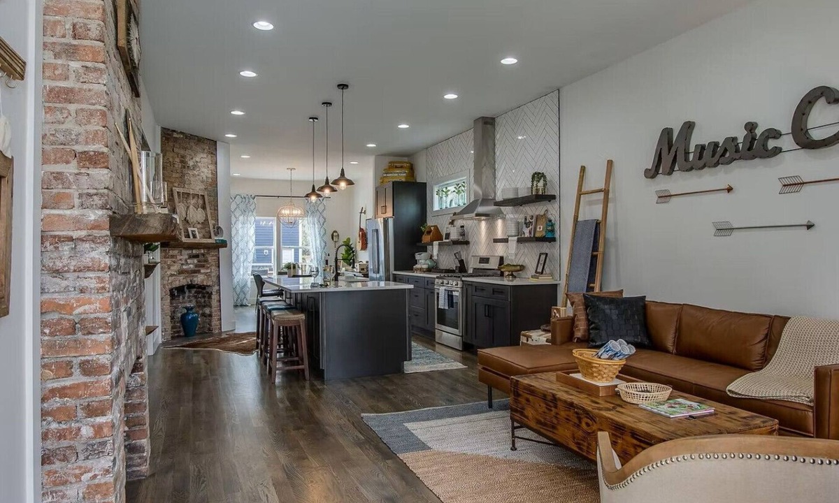 Cleveland Park Villa | Bohemian Farmhouse of your dreams awaits in this 5 bed, 3.5 bath!