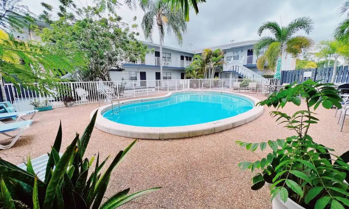 Victoria Park Apartment | Bright 3-Bedroom 3 Bath Apt with Pool, Parking, & Close to Beach & Las Olas