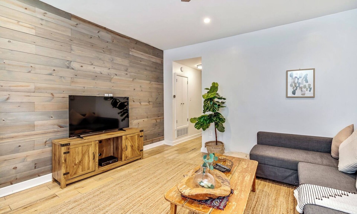 Fishtown House | Bright + Cozy! Sleeps 6! Fishtown Masterpiece! Free Street Parking!