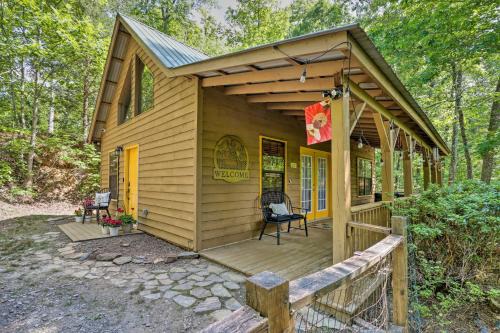 Murphy House | 'Bumblebee Cottage' Murphy Retreat w/Hot Tub