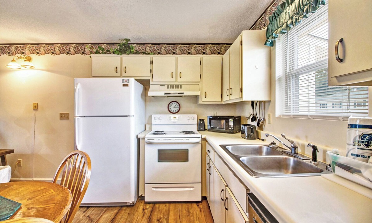 Lake Tansi Condo | Cabin Days, Waterfall Trails & Mountain Air