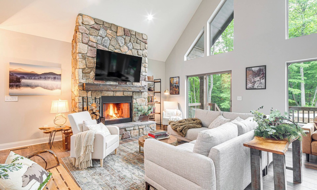 Black Mountain Cabin | Cabin Rental Near Black Mountain: Fire Pit & Grill