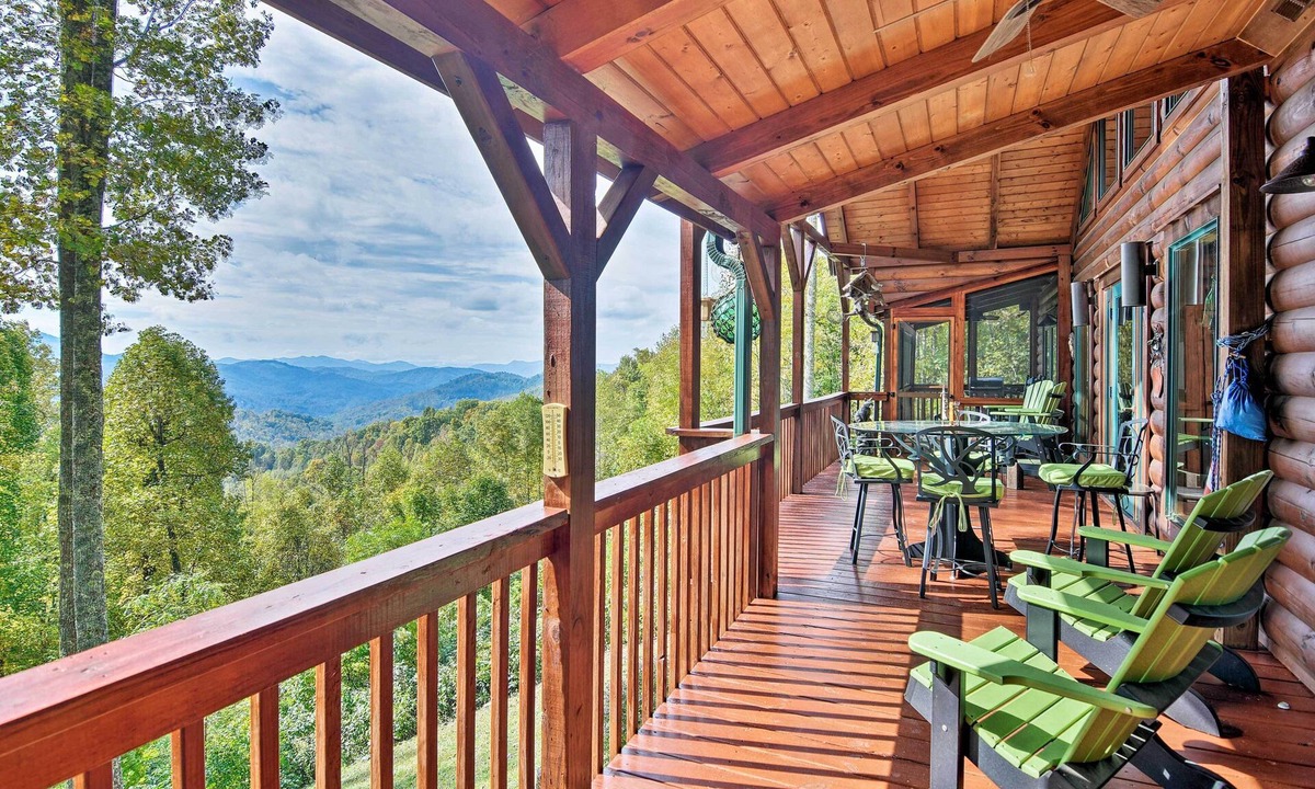 Sylva Cabin | Cabin w/BBQ + Games - Walk to Blue Ridge Parkway!