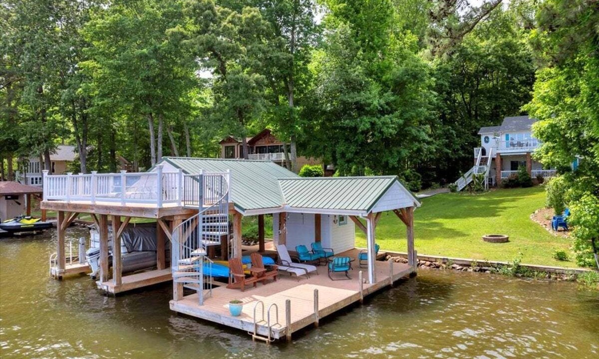 Macon House | Camp Holiday| Waterfront | Pet Friendly