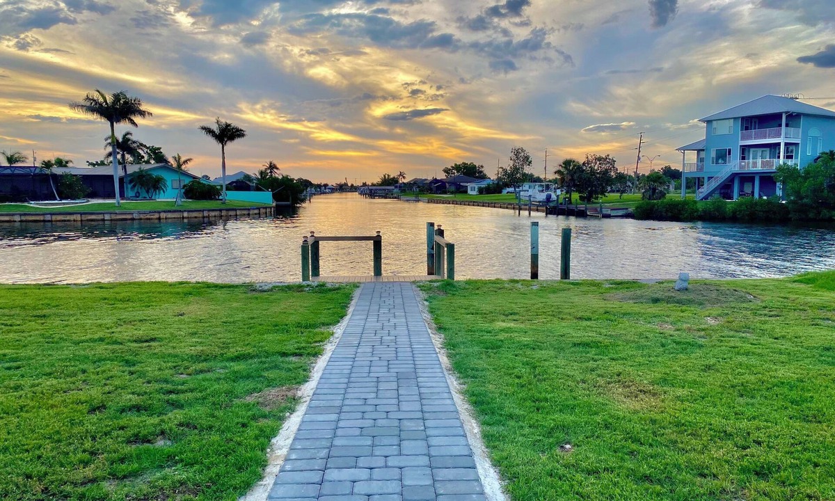 Edgewater House | Canal Breeze Getaway