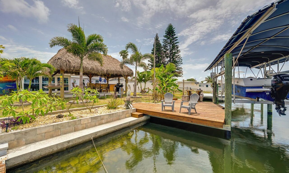 Pleasure Isles House | Canal-Front Oasis in Hudson: Patio + Private Dock!