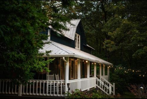 Celo House | Captain's Cabin