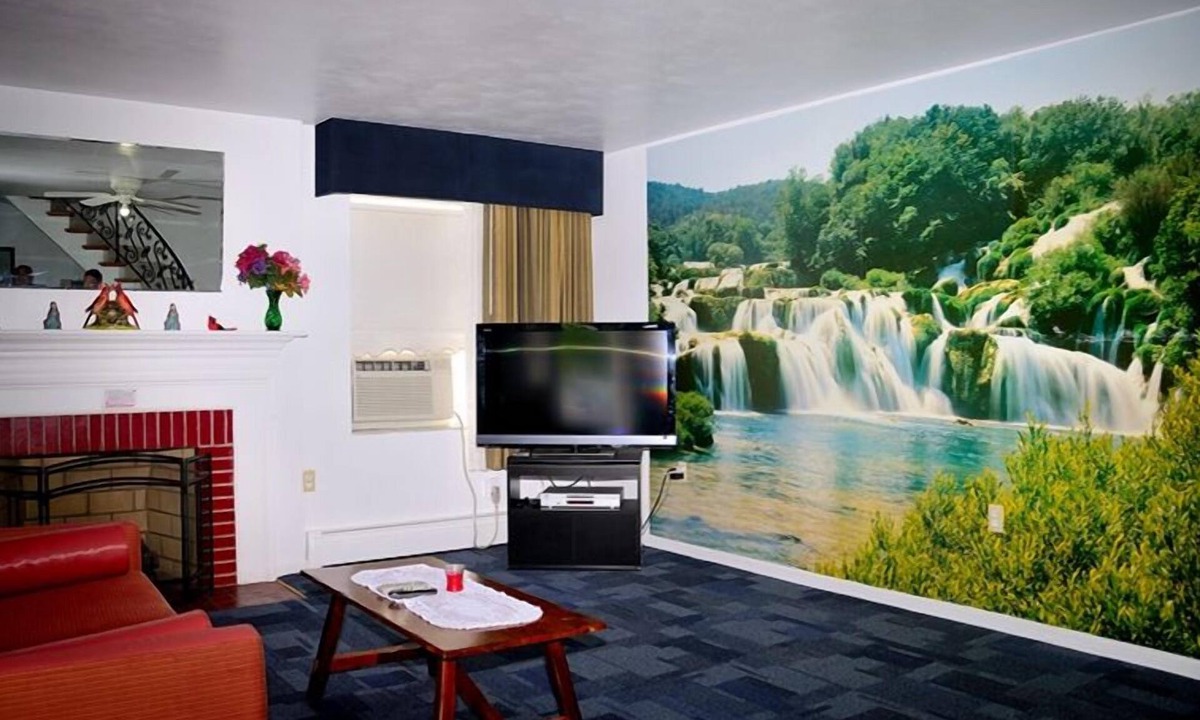 Luray Hotel | Cardinal Inn