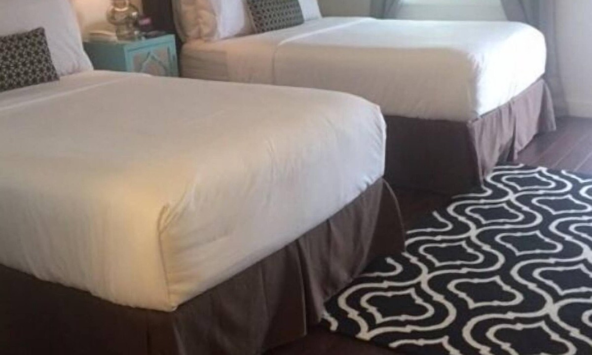 Hamden Hotel | Carriage House