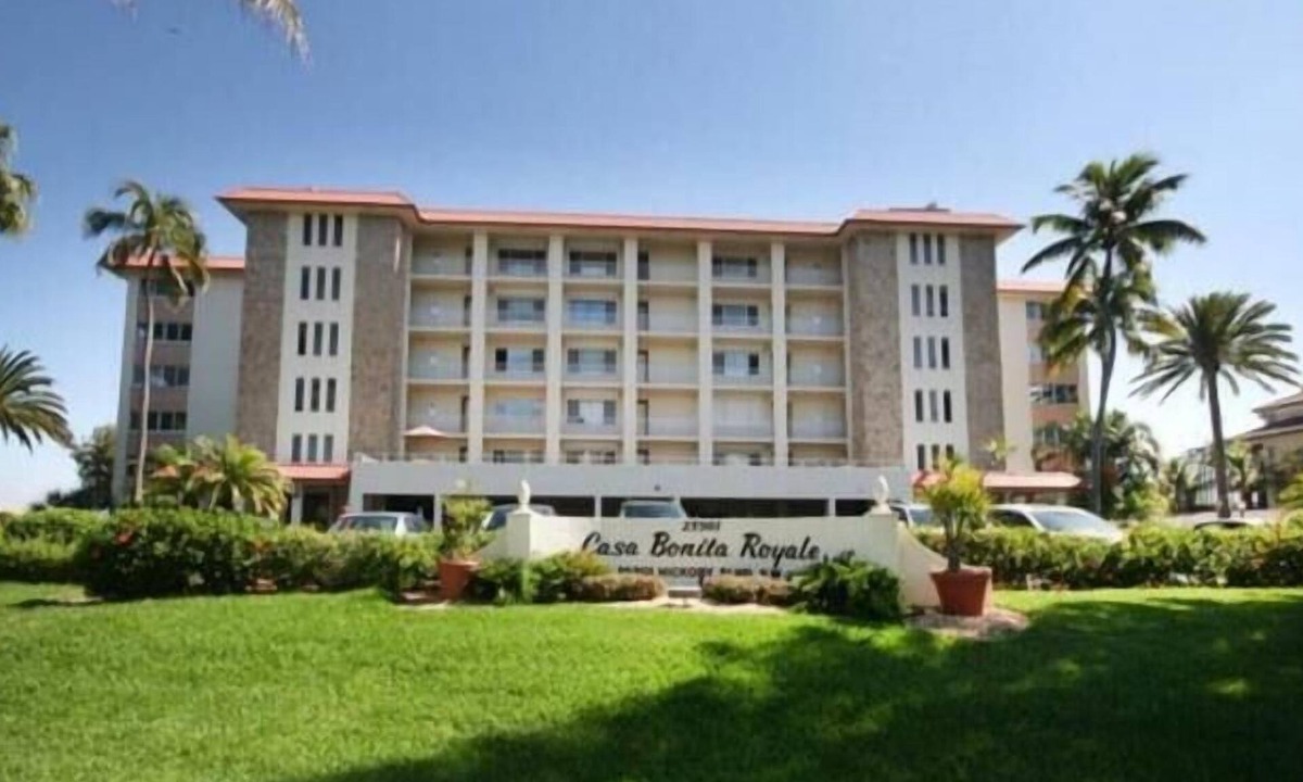 Bonita Springs Condo | Casa Bonita Royale - water views from all windows - walk to the beach