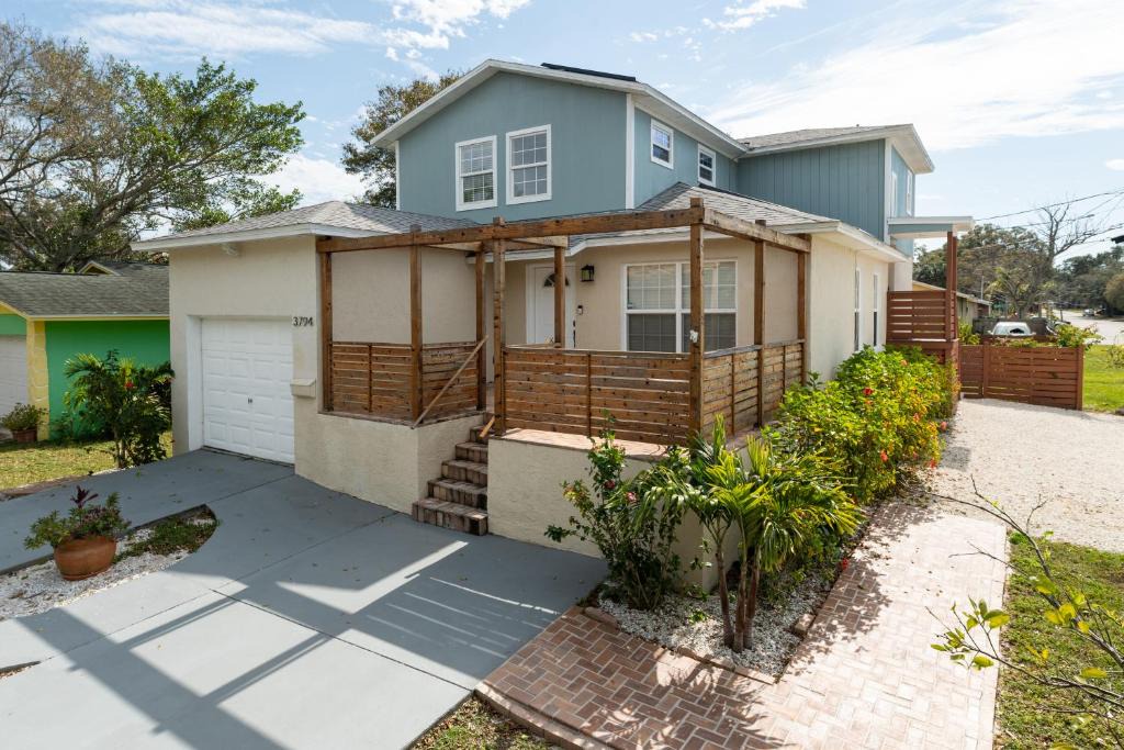 Bayview Apartment | Casa Tranquila 2 bedroom 1 and half bath 1st floor apt sleeps 2-4