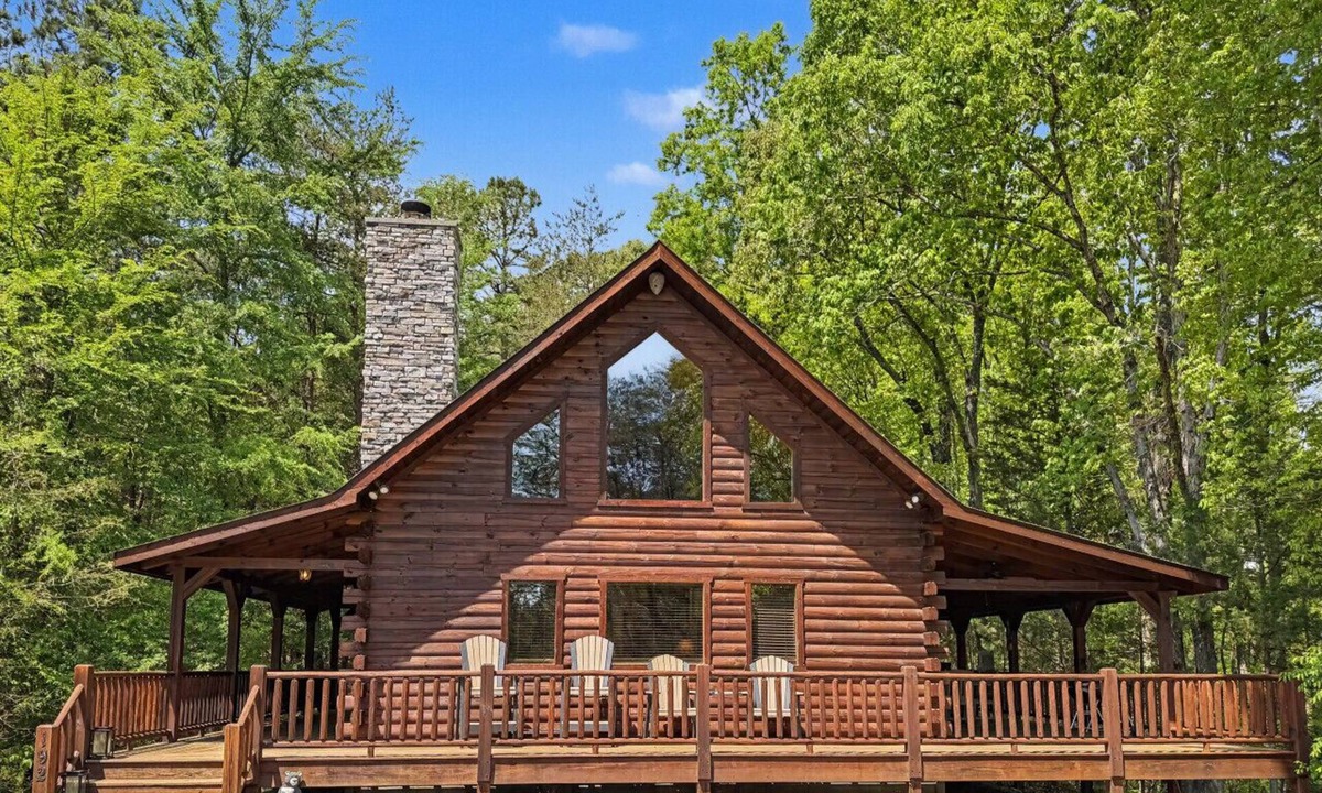 Farmville Cabin | Cedar Ridge Cabin | Hot Tub + Fire + Trail Access
