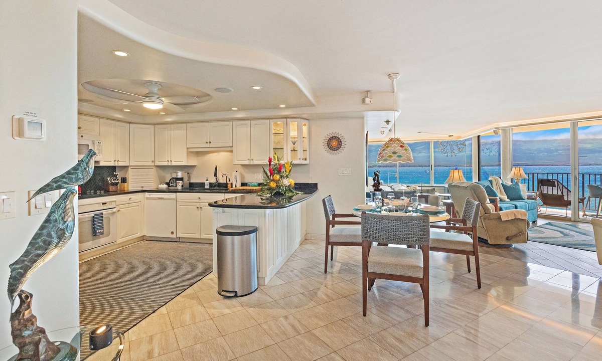 Maalaea Apartment | Celebrate Honeymoon, Anniversary or Birthday.Panoramic Ocean View!