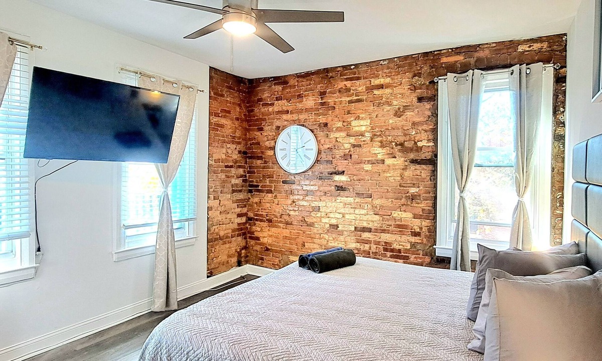 Old Goucher Apartment | Charm's City Studio 24
