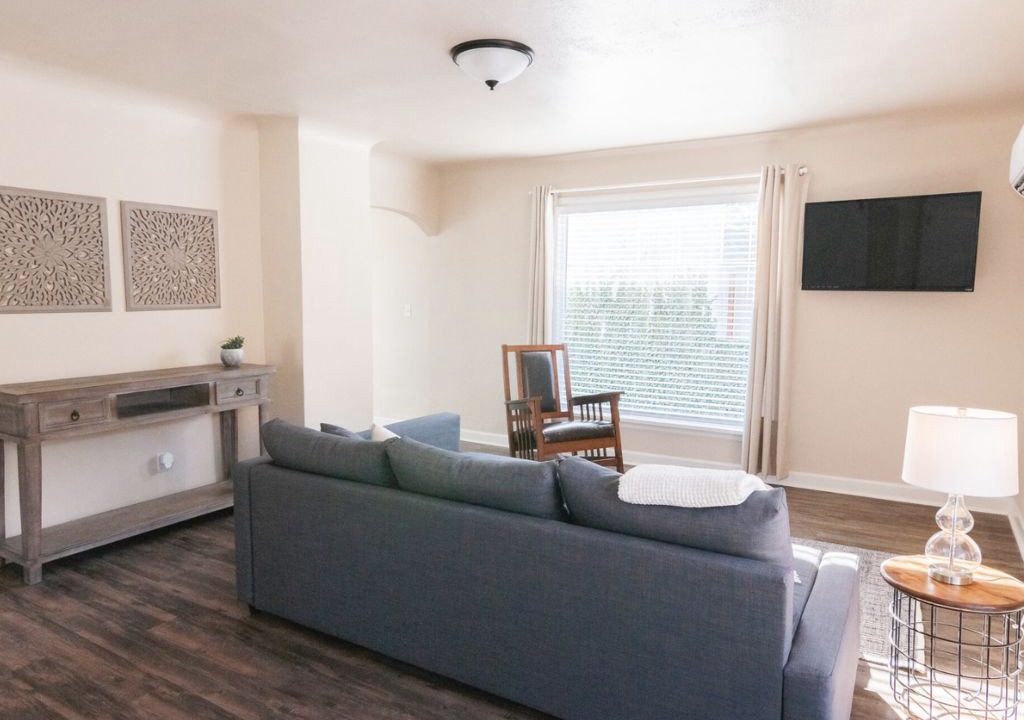 Pullman Apartment | Charming 1 Bedroom Unit in a Triplex in Downtown Pullman