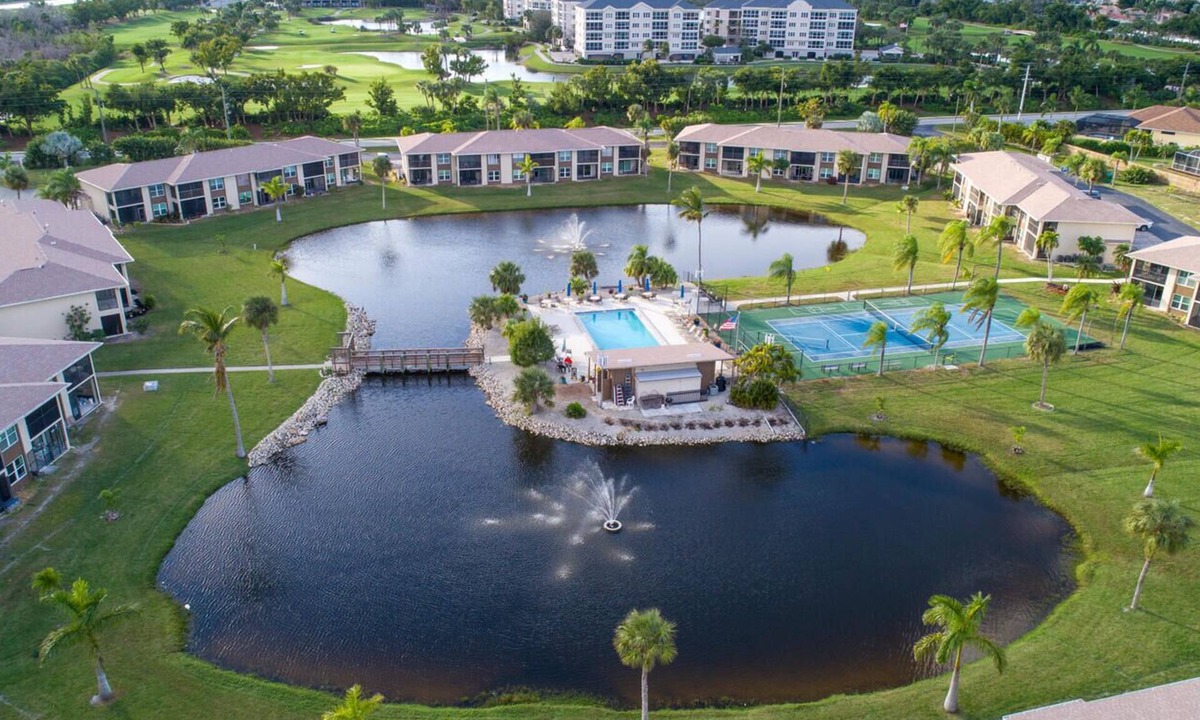 Truckland Condo | Charming 2-bedroom condo near beaches with WiFi, AC in delightful Fort Myers