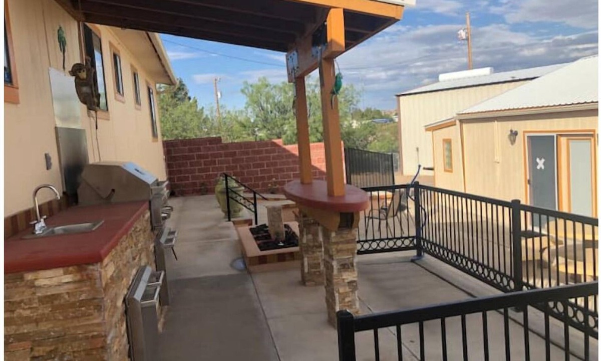 Elephant Butte House | Charming 3 Bedroom house w/fire pit, water fall, outdoor grill, wrap around deck