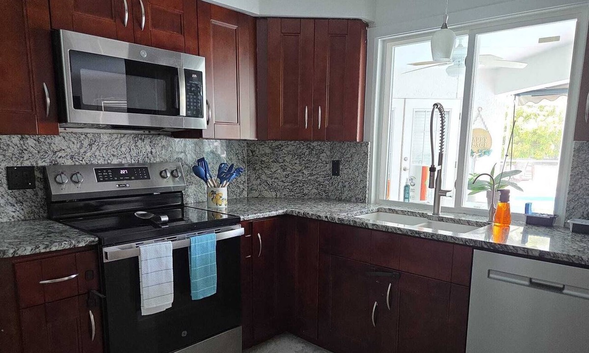 Desoto Acres House | Charming 3-bedroom house with AC in terrific Sarasota