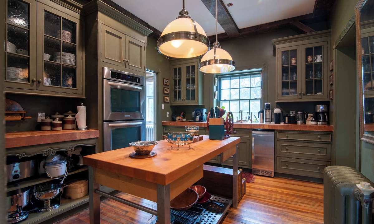 Berryville House | Charming 4-bedroom Estate - A Historic Gem in Clarke County, VA