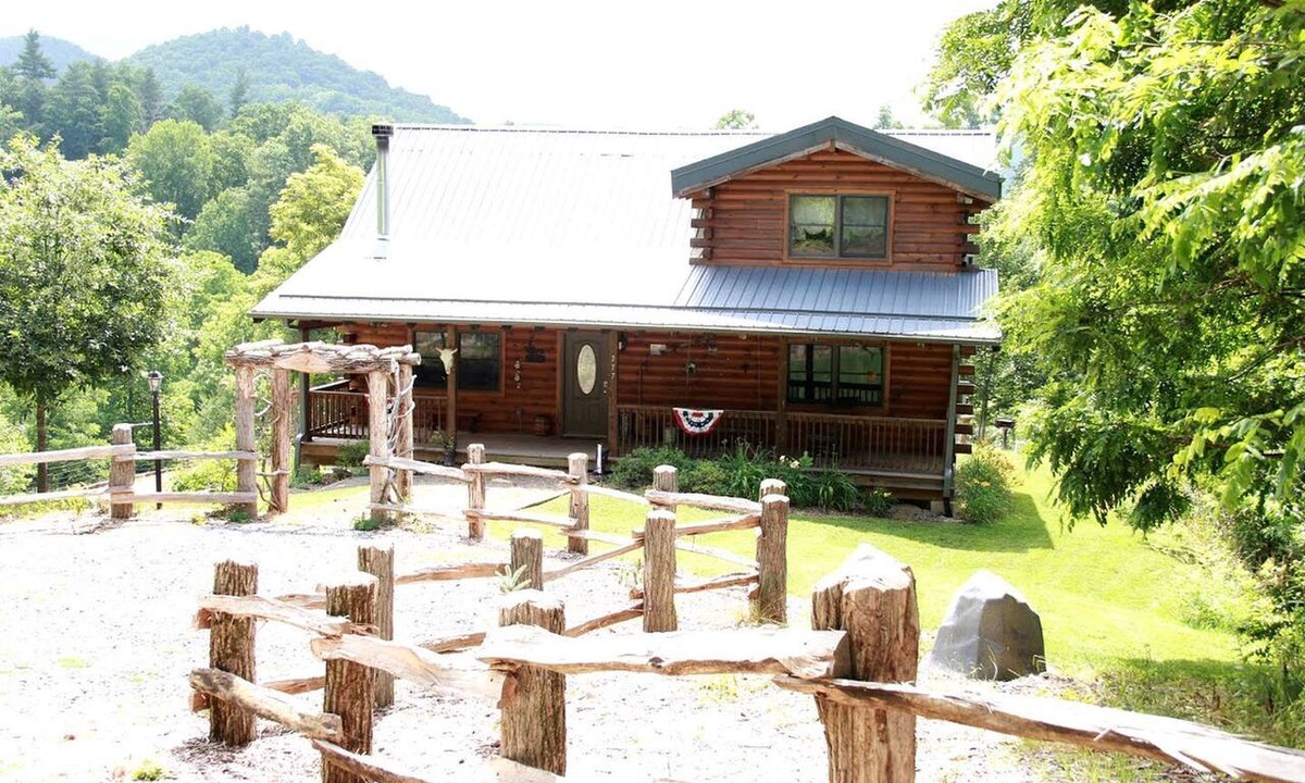 Clyde House | Charming Cabin Rental with a Hot Tub and Fireplace in the Smoky Mountains