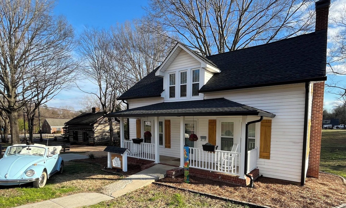 Mocksville Cottage | Charming Carolina Cottage in Downtown Mocksville