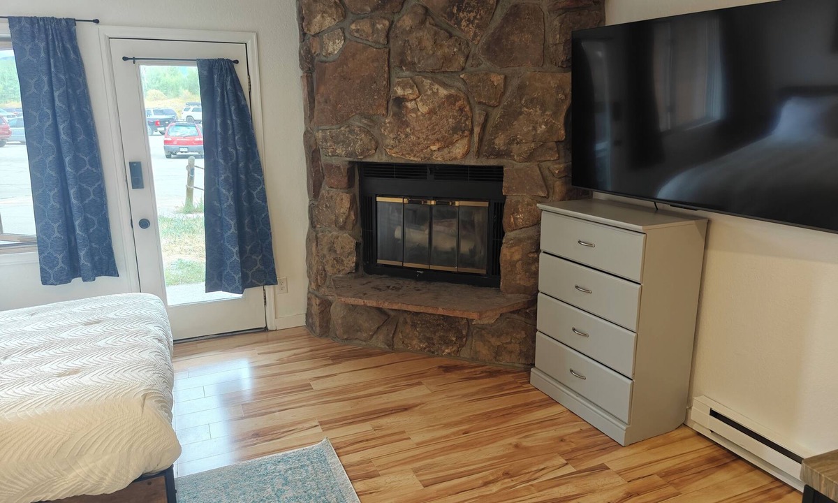 Granby Condo | Charming condo in awesome Granby with hot tubs, pickleball, and fitness room