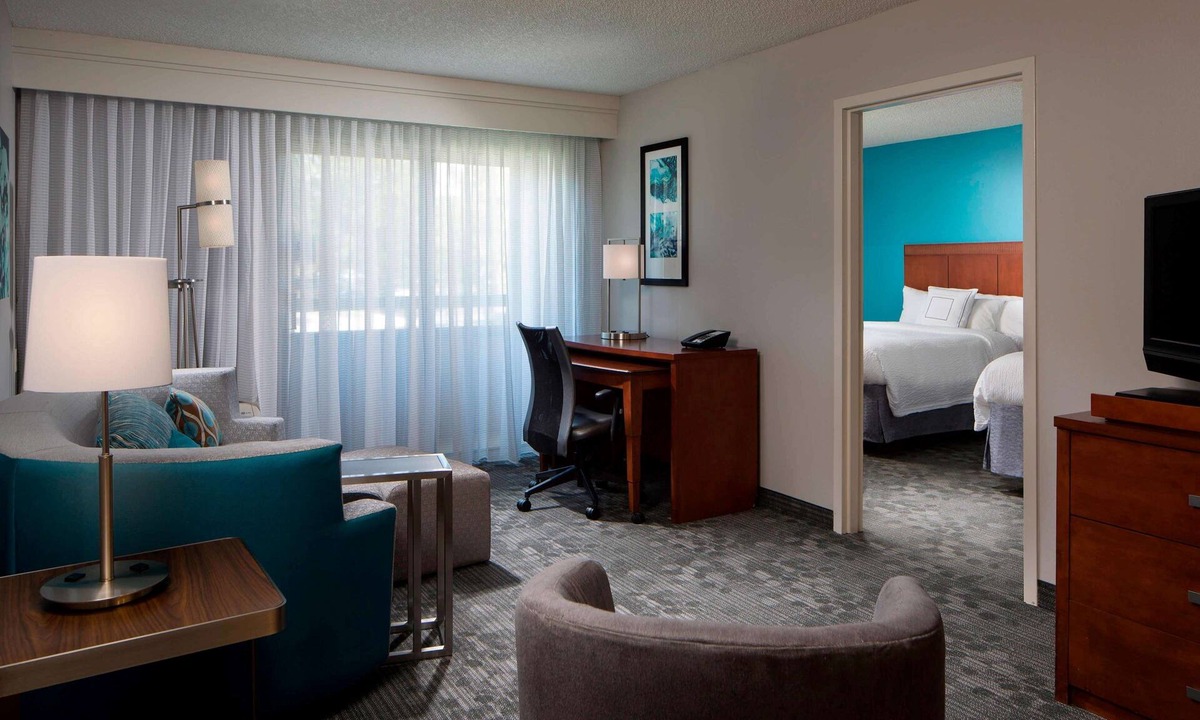 Boca Raton Hotel | Charming Escape: Heated Pool, Pet-Friendly Amenities, & Free Parking - 2 Units