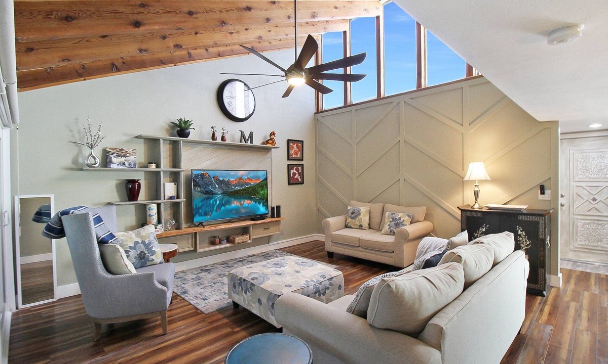 Trailer Estates House | Charming golf course front home near IMG and Anna Maria Island - LuvLax